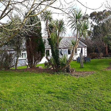 Crown House & Lodges B&B Helston Exterior photo